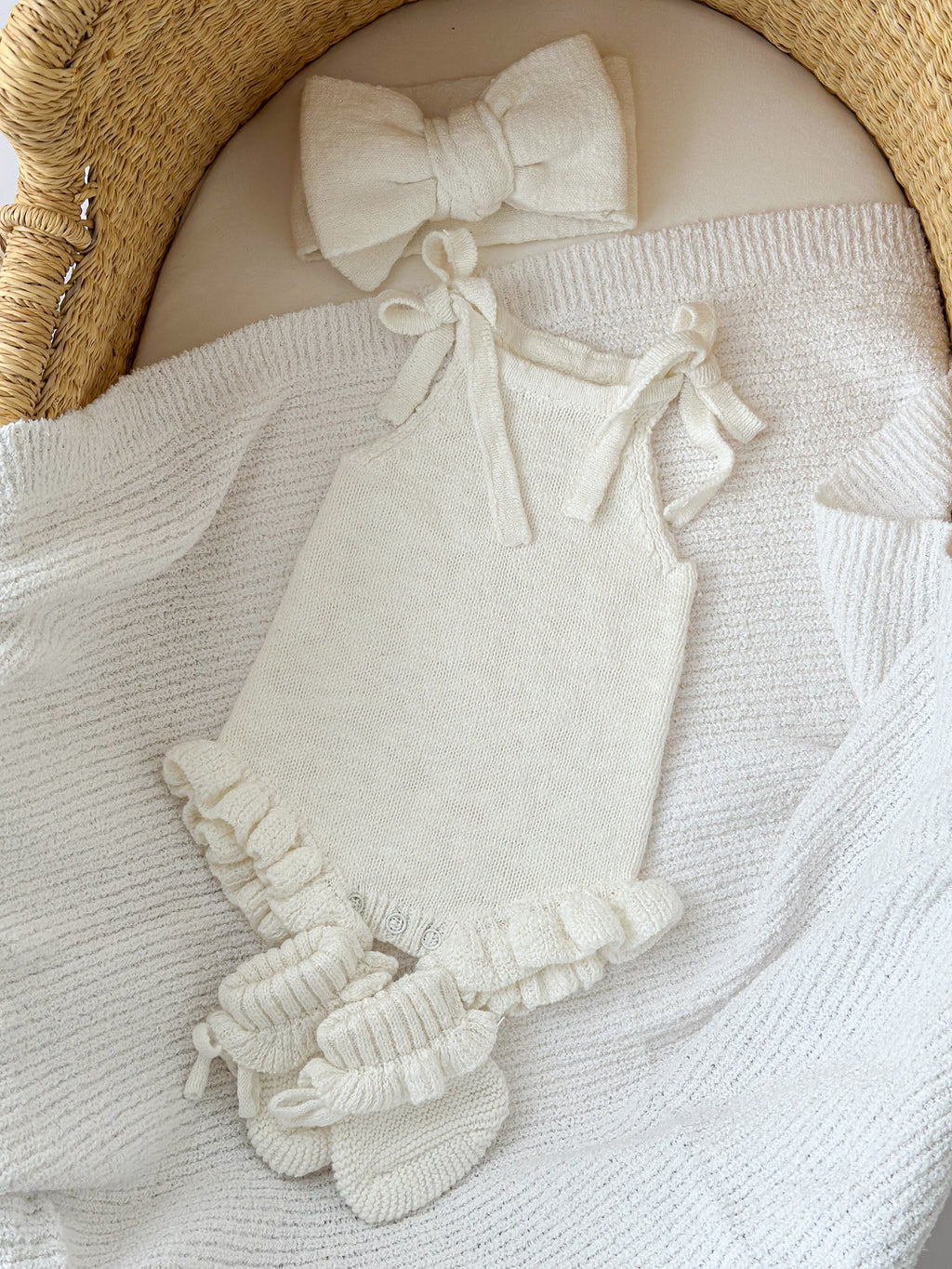 Tie shoulder romper | white textured